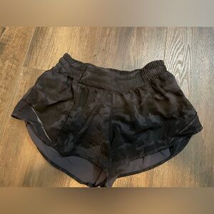 Lululemon Hotty Hot Shorts in Camo